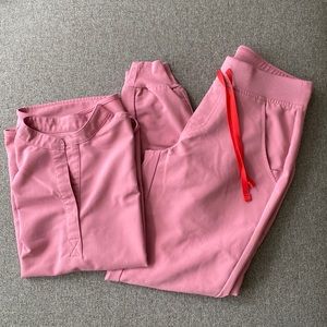 Figs chalk pink scrub set